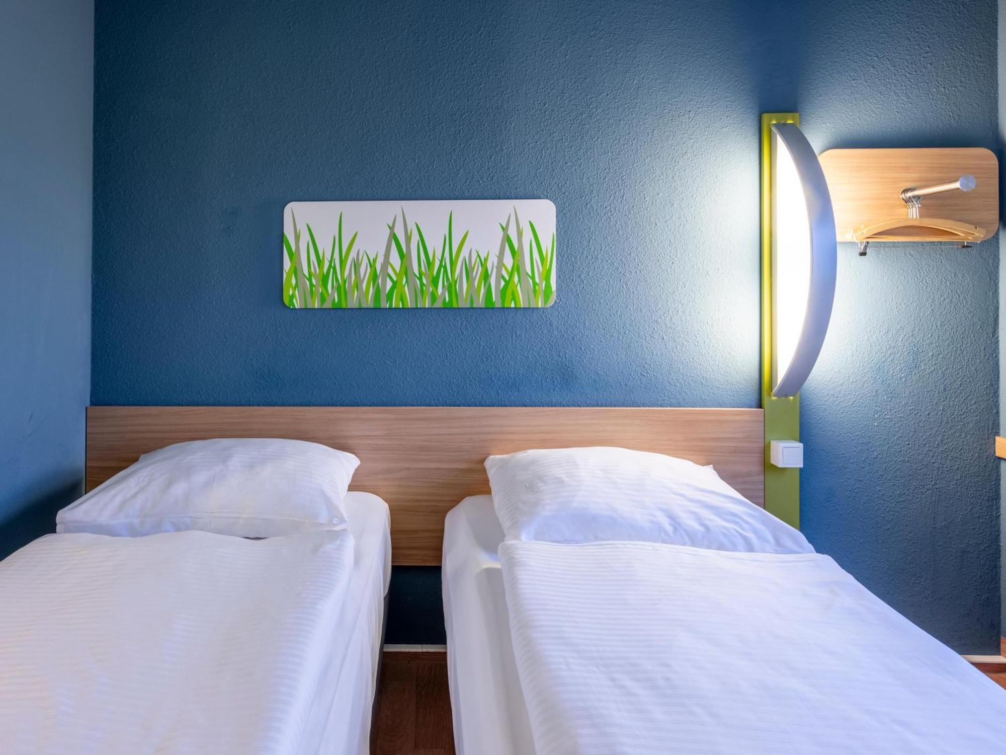 B&B Hotel Kassel-Lohfelden ภายนอก รูปภาพ