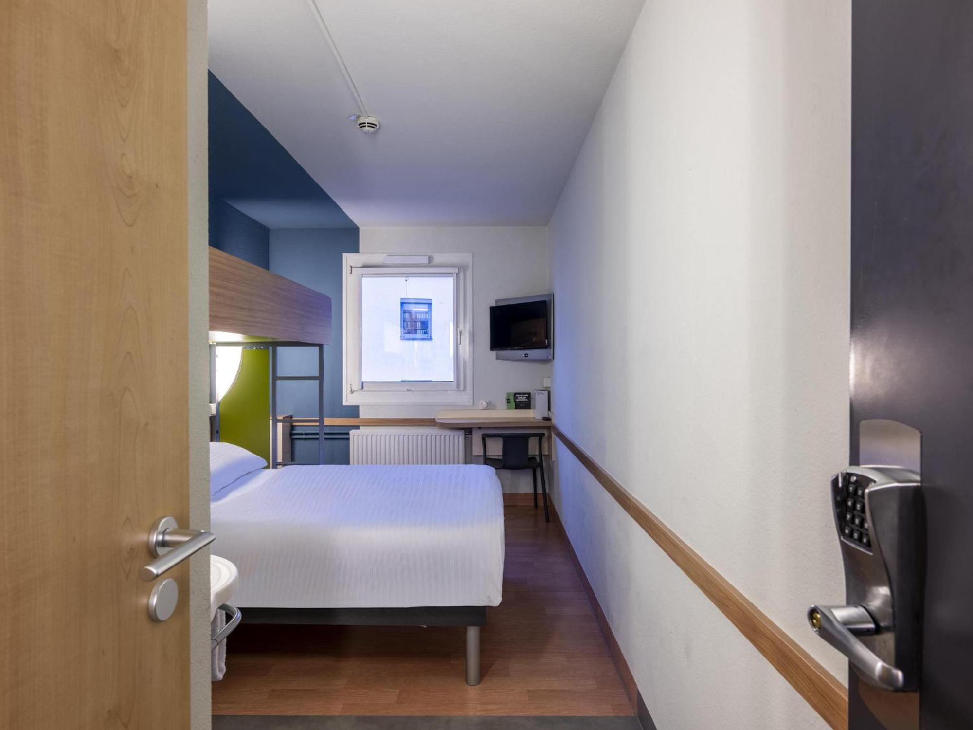 B&B Hotel Kassel-Lohfelden ภายนอก รูปภาพ