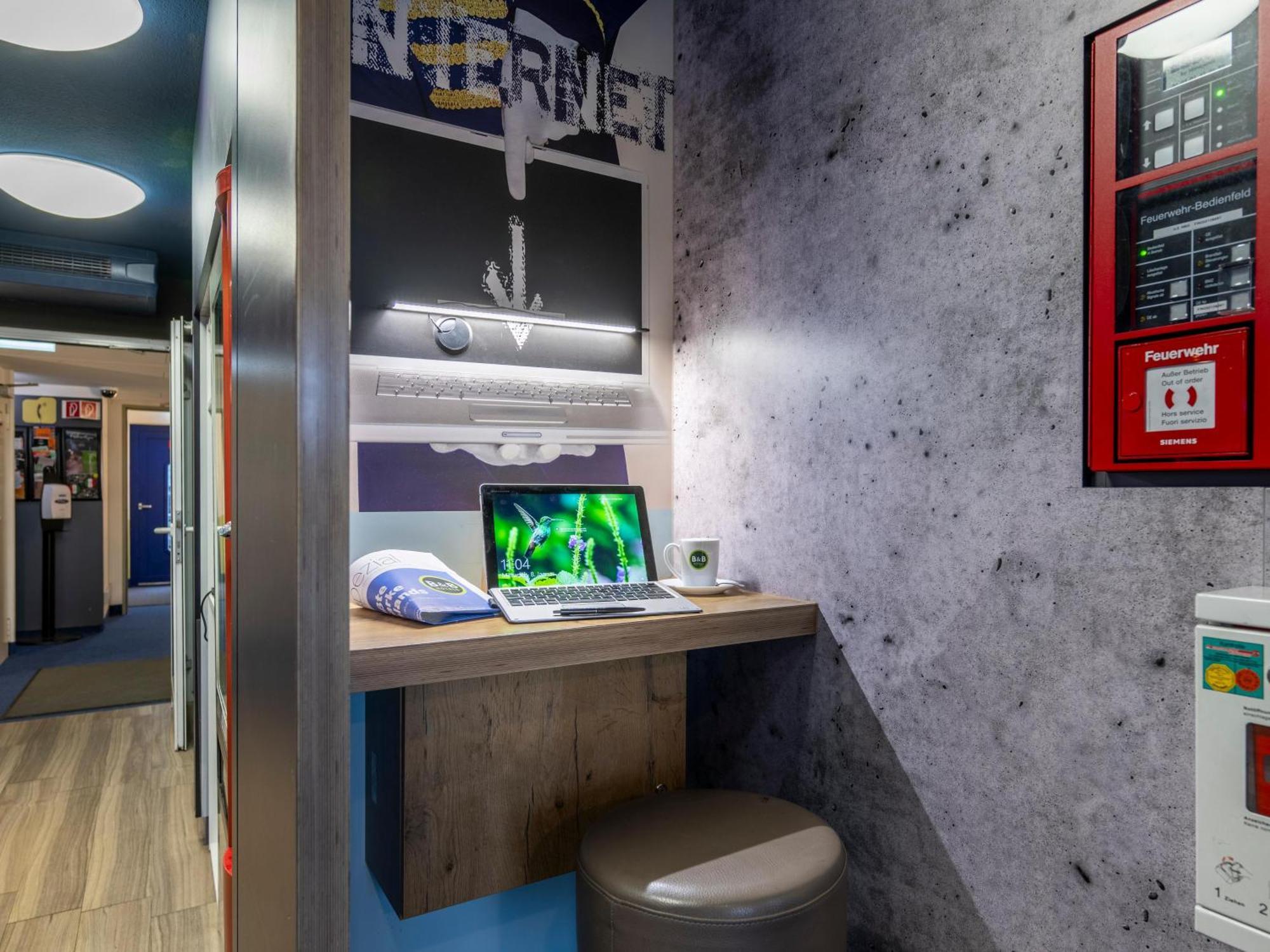 B&B Hotel Kassel-Lohfelden ภายนอก รูปภาพ